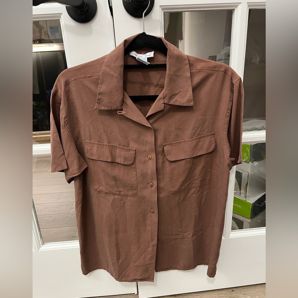 Anna And Frank Short-Sleeve Button-Down Shirt 100% silk in Brown Sz S